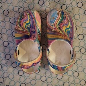 EUC Crocs Classic Tie Dye Graphic Clog Girls Size 10C